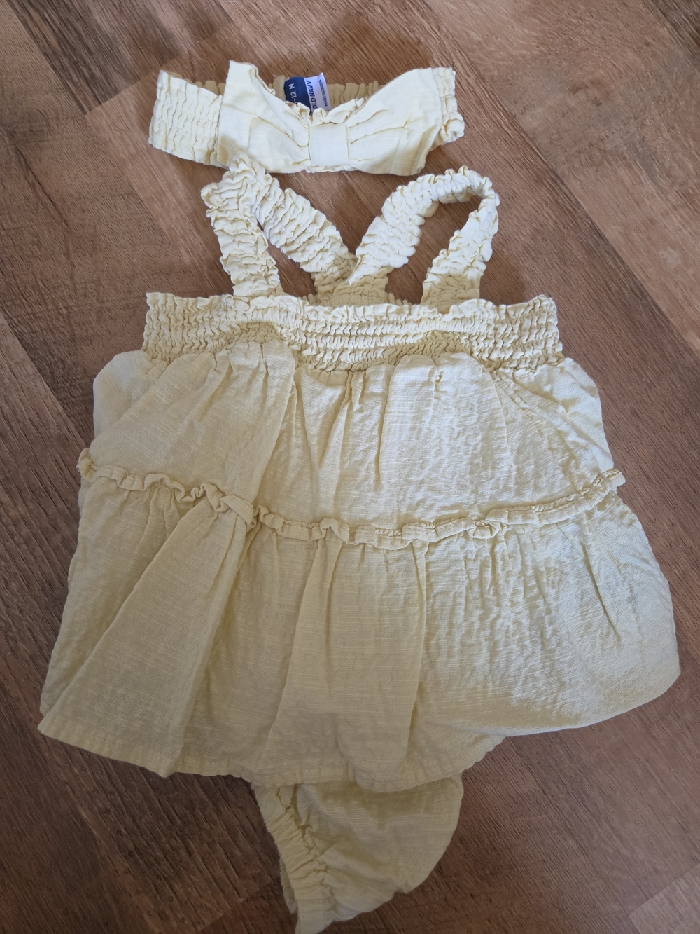 Old Navy Baby Girls Mixed Summer Romper, Onesies, Shorte & Dresses Lot - Picture 5 of 9